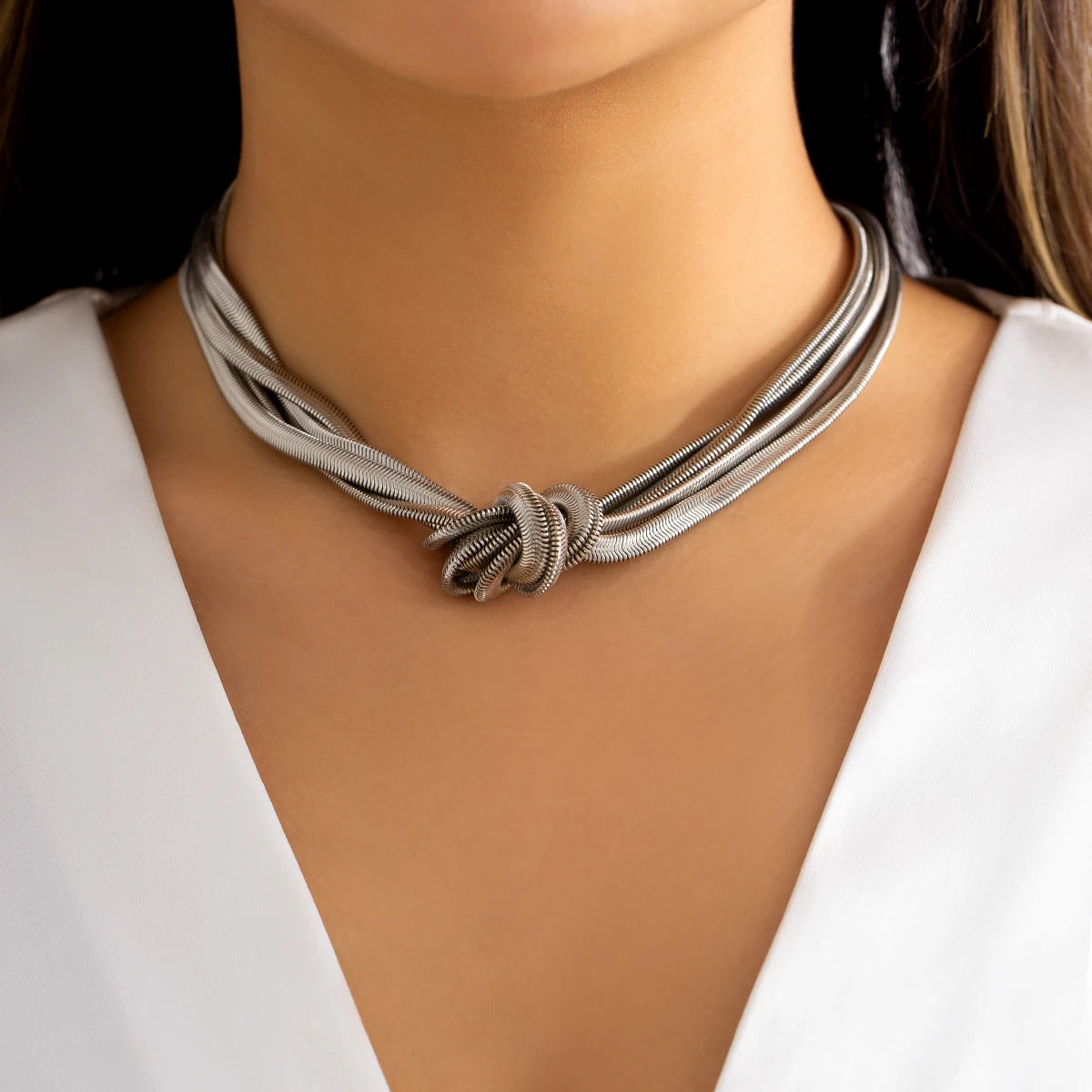 VogueVirtue Choker