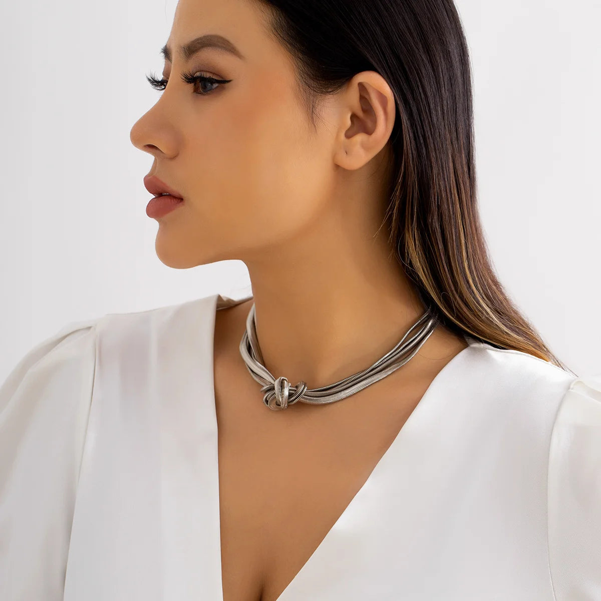 VogueVirtue Choker